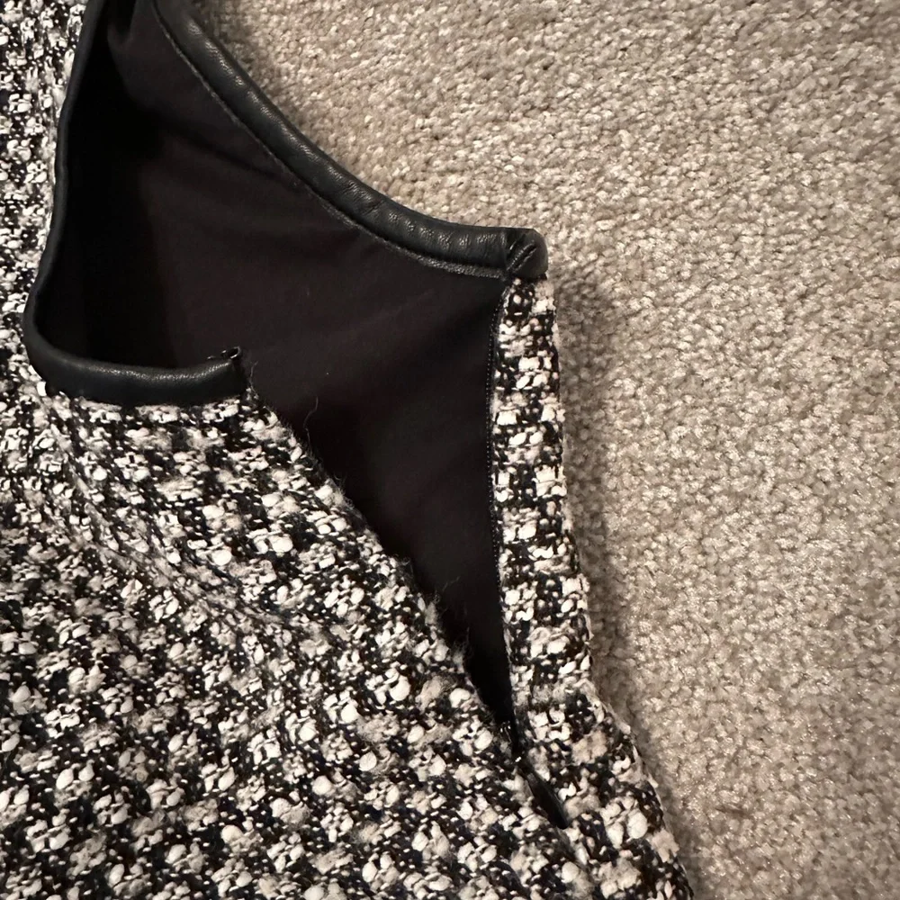 Stunning black tweed dress with leather detailing has pockets, brand new - Picture 5 of 6